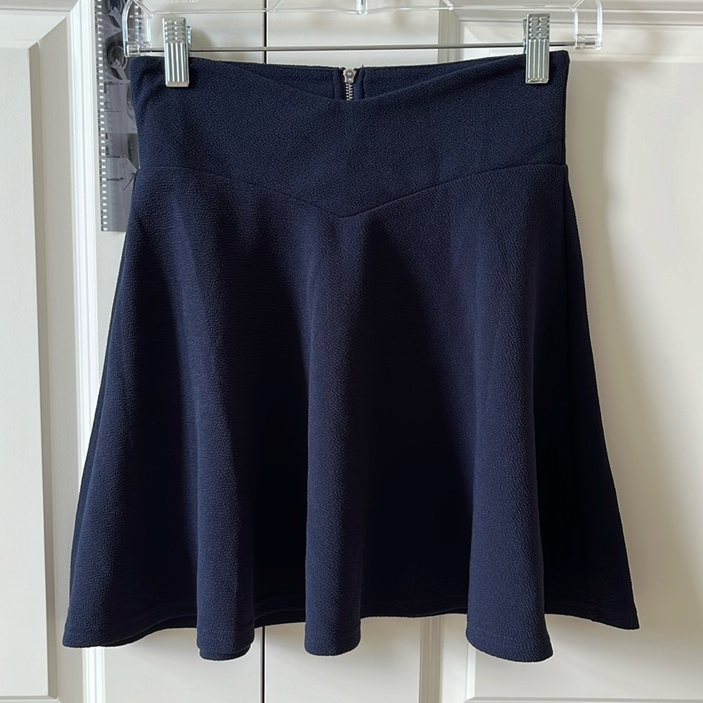 SHEIN women’s navy skirt with silver zipper - size xs